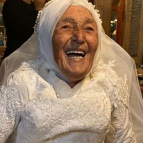 Döndü ninenin 70 yıllık gelinlik hayali gerçek oldu