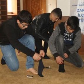 Zara'da 'Askıda çorap' projesi hayata geçirildi