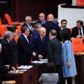 TBMM'de 2020 bütçe görüşmelerinde MHP-HDP tokalaşması