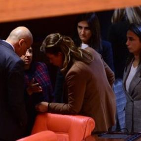 Meclis'te yine kavga çıktı