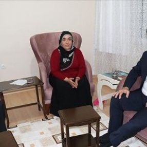 HDP önündeki annelerden biri daha evladına kavuştu