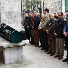 Kanserden ölen hasta 8 yıl sonra toprağa verildi