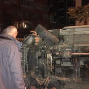 Kadıköy'de eşinin park etmesini beğenmeyip kaza yaptı