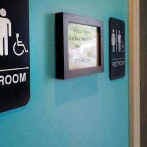 Trans birey kadınlar tuvaletini kullanamadı