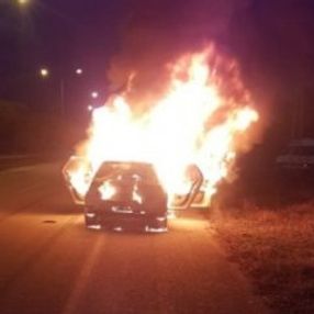 Samsun'da eşinin otomobilini yakıp videoya aldı
