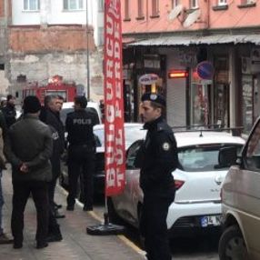 Elinde tüfek ve benzin bidonuyla dükkan bastı