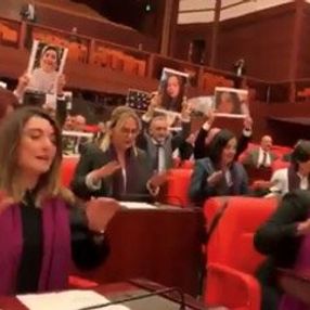CHP'li ve HDP'li kadın vekillerden Las Tesis eylemi