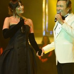 Erol Evgin ve Sıla'dan 'Ateşle oynama' düeti