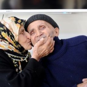 80’lik çift yıldırım nikahı ile evlendi