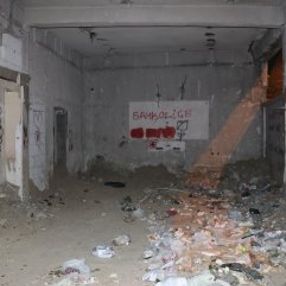 Metruk binada bulunan sapık kameraya yakalandı