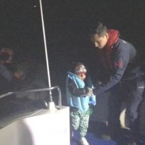 Kaçak göçmenleri Sahil Güvenlik ekibi kurtardı