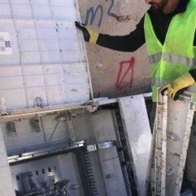Viranşehir’de 7 pano kırıldı