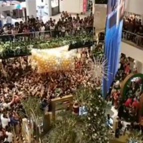 İçinde hediye çeki olan balon izdihamı: 17 yaralı