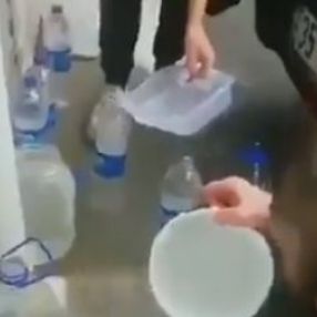 Çatıdan akan suyu kullanmaya çalışan İzmirli