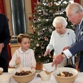 İngiltere tahtının veliahtlarından Noel pudingi