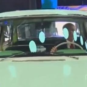 Yerli otomobilinin tanıtımında 'Devrim' de vardı