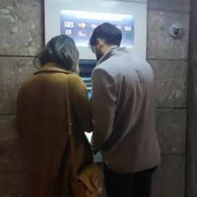 Dolandırıcılara para yatıracakken polis durdurdu