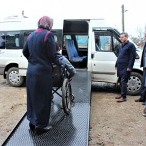 Okula gidemeyen engelli öğrenciye liseliler rampa yaptı