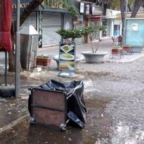 İçi altın dolu kasayı sokak ortasında bırakıp, kaçtılar