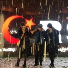 Kars'ta geciken kar yağışı sevinçle karşılandı