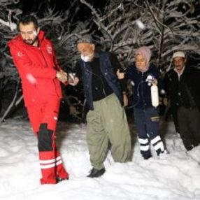 Hakkari'de hastayı 9 saatte hastaneye ulaştırdılar