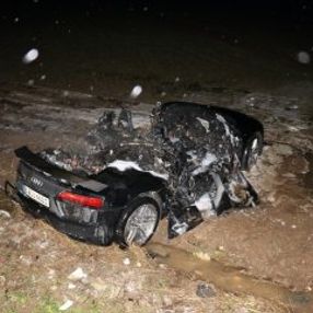 Kahramanmaraş'ta takla atarak yoldan çıkan araç alev aldı