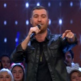 Seda Sayan'ın oğlundan 'Ah Geceler' performansı