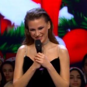 Serenay Sarıkaya'dan kıskandıran performans