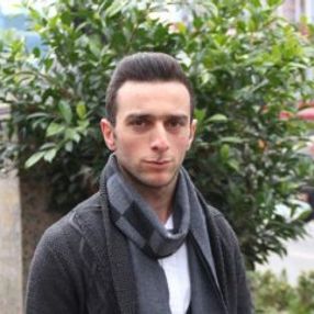 Kemençe sesini duyunca yerinde duramıyor
