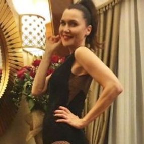 Şevval Sam'dan dekolte şov