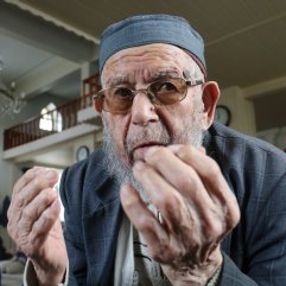 105 yaşındaki Seyit Dede, ibadetle ayakta kalıyor