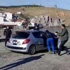 Çanakkale'de sürücüye kazmalı müdahale