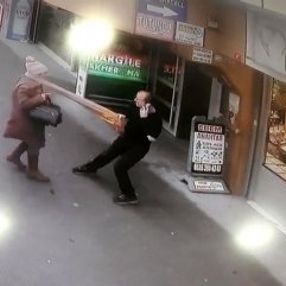 Kuyumcuda altınları çalmak isteyen kadınlar yakalandı