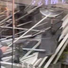 Zorlu Center AVM'de kafenin çatısı çöktü
