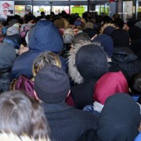 Konya'da alışveriş merkezi açılışında izdiham yaşandı
