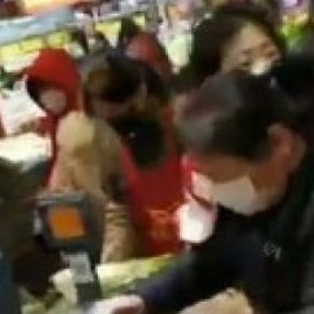 Çin'de vatandaşın sağlıklı yiyecek kavgası