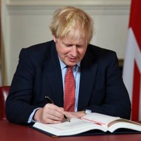 Boris Johnson Brexit Anlaşmasını imzaladı