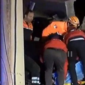 Elazığ'da kurtarma çalışmaları başladı