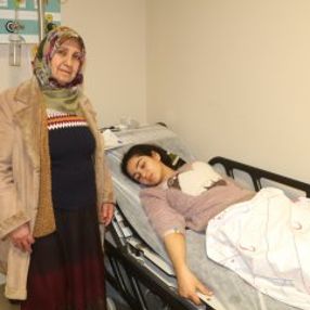 Depremde balkondan atlayan genç kız