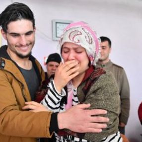 Suriyeli Mahmud kurtardığı depremzede ile buluştu