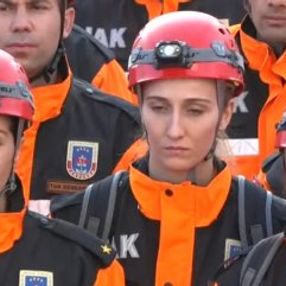 Kurtarma ekipleri vedalaştı