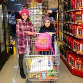 Kumbaralarındaki parayla depremzedelere yardım ettiler