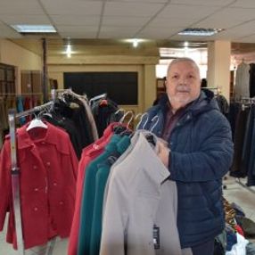 Mallarını depremzedelere gönderen manifaturacı