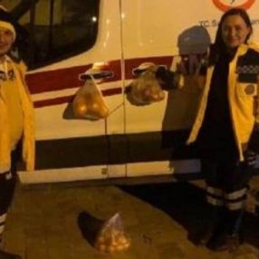 Elazığ'daki sağlık ekibine meyve poşeti