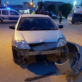 Manisa'da kaza yapıp kaçmak isterken yayaya çarptı