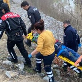 Bartın'da ırmak kenarına yuvarlanan kişi yaralandı