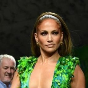 Jennifer Lopez'in ikonik elbisesine uçuk fiyat
