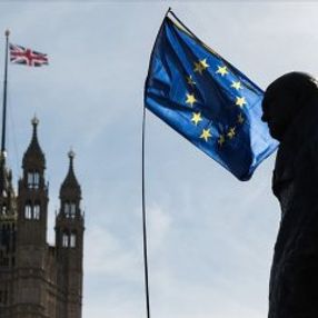 İngiliz gazeteleri Brexit için ikiye bölündü