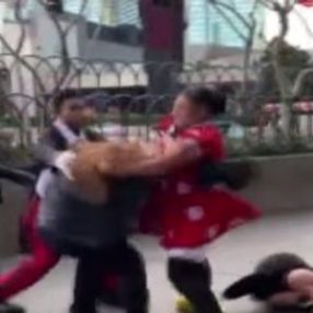 Minnie Mouse, güvenlik görevlisini dövdü