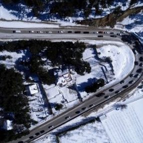 Uludağ'a araç kuyruğu şehir merkezine kadar uzadı